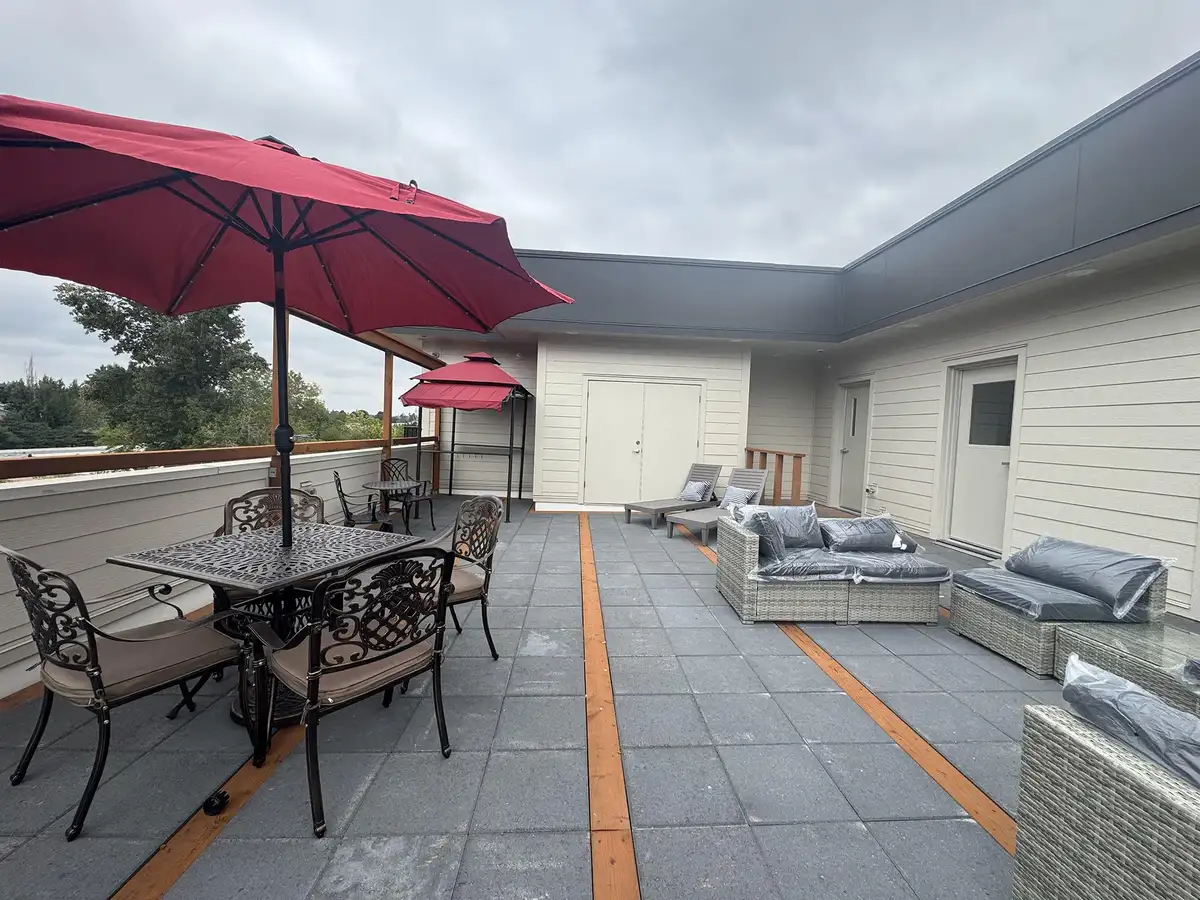 Anthonys Corner Outdoor Area 02